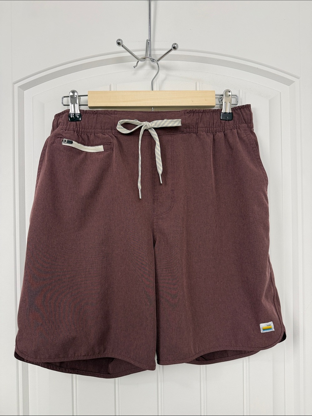 Vuori Men's Unlined Bank Shorts Size Medium Style#V330 *7in inseam